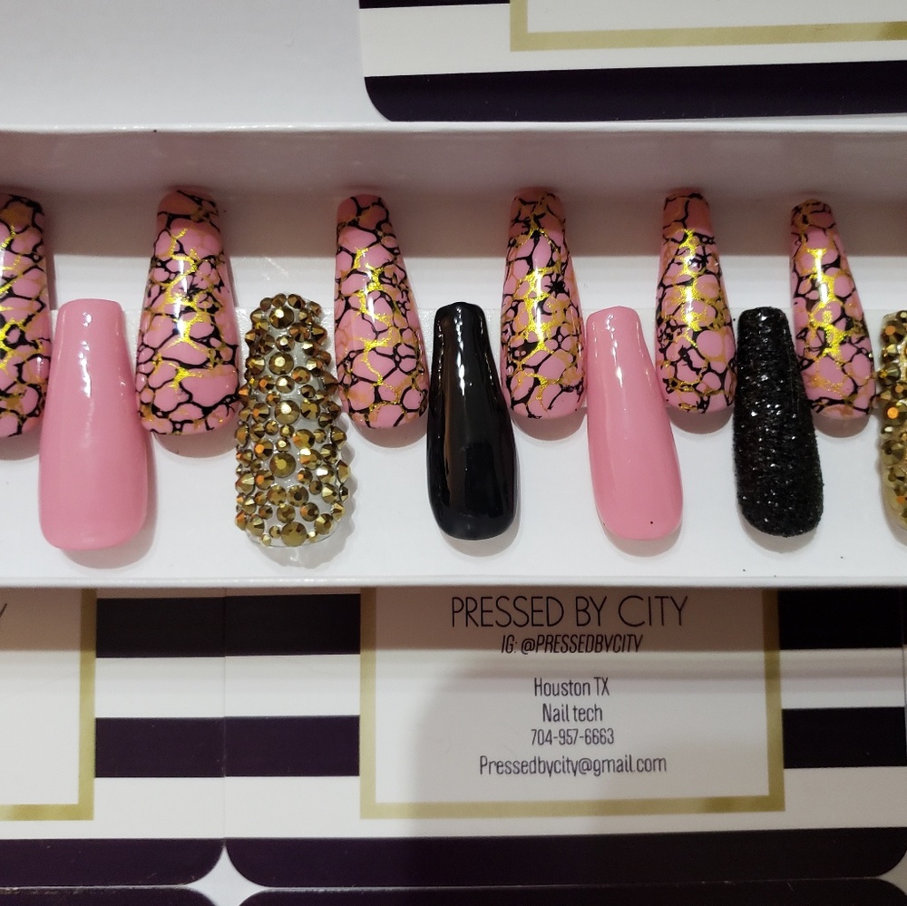 Press on nails